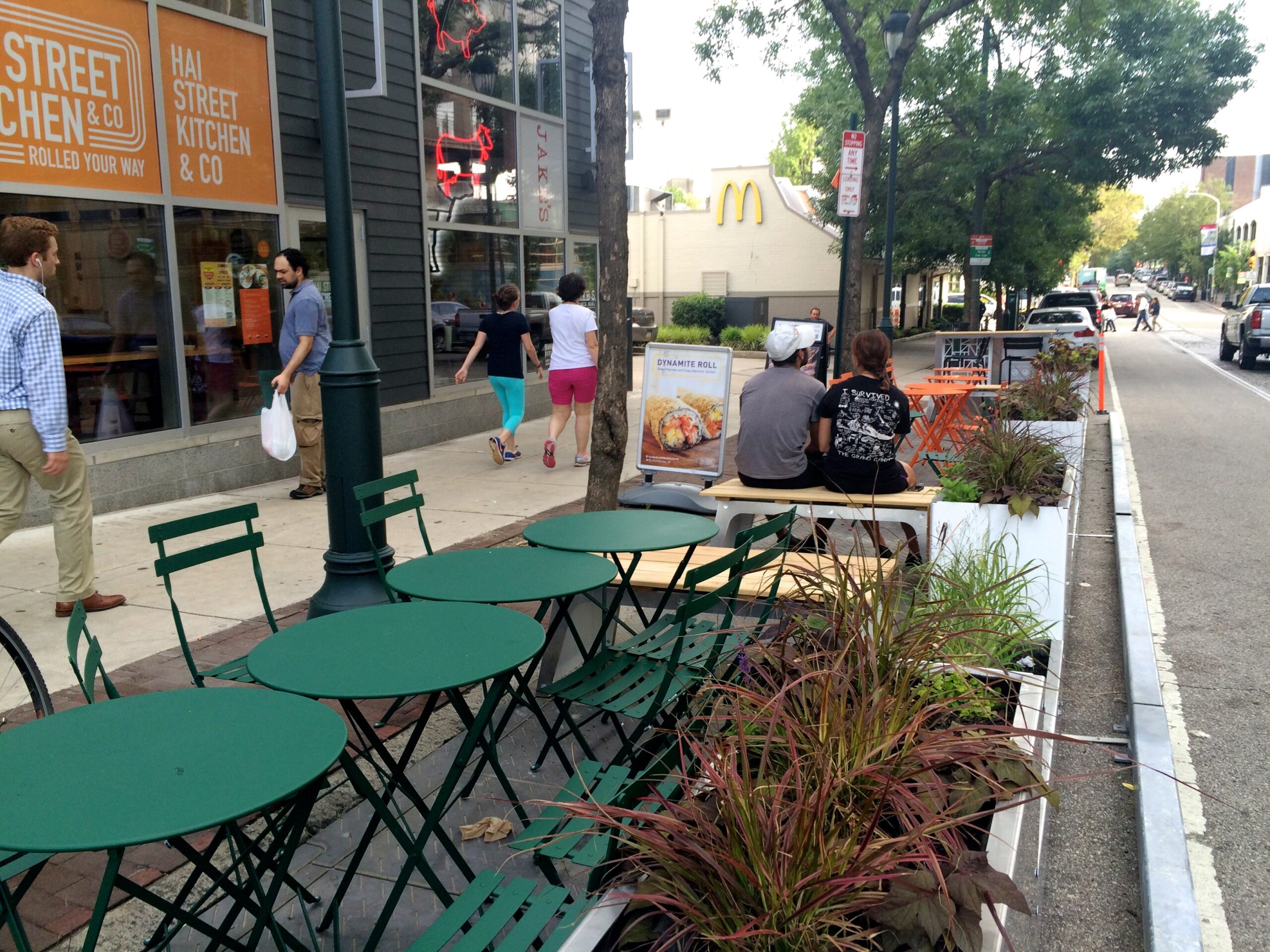 Parklet seating on 40th Street